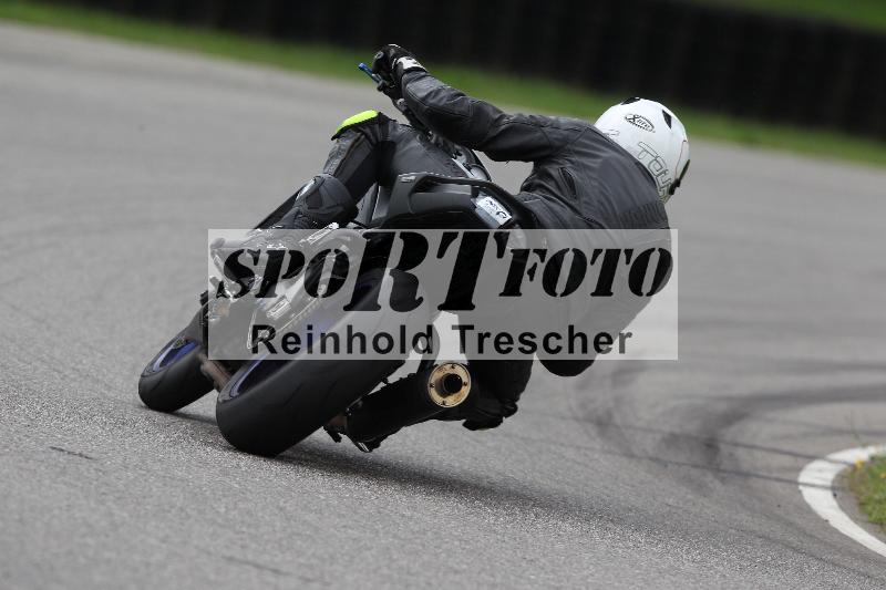 Archiv-2022/63 10.09.2022 Speer Racing ADR/Gruppe gelb/backside